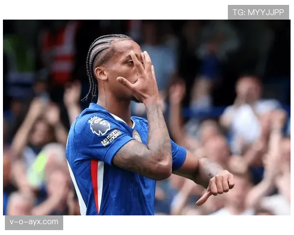 埃利亚·阿德巴约表现稳健,助球队斩获英超关键胜利 埃利亚·阿德巴约表现稳健,助球队斩获英超关键胜利