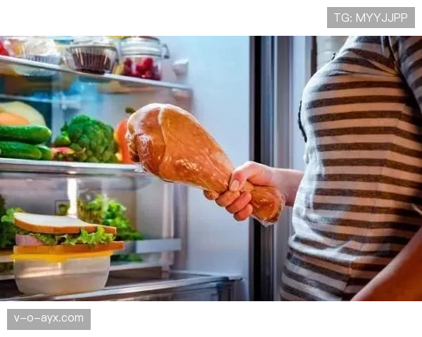 武磊家冰箱里塞满的不是菜，是西甲火腿？